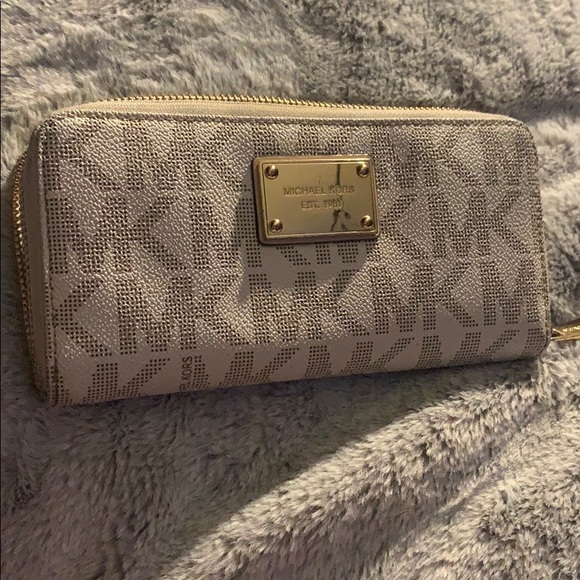 White Michael Kors Authentic Wallet - Picture 7 of 8